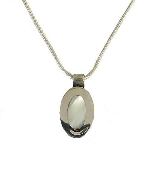Oval silver mother of pearl pendant without chain